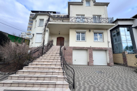 Продам дом в центральной части города 545 м2